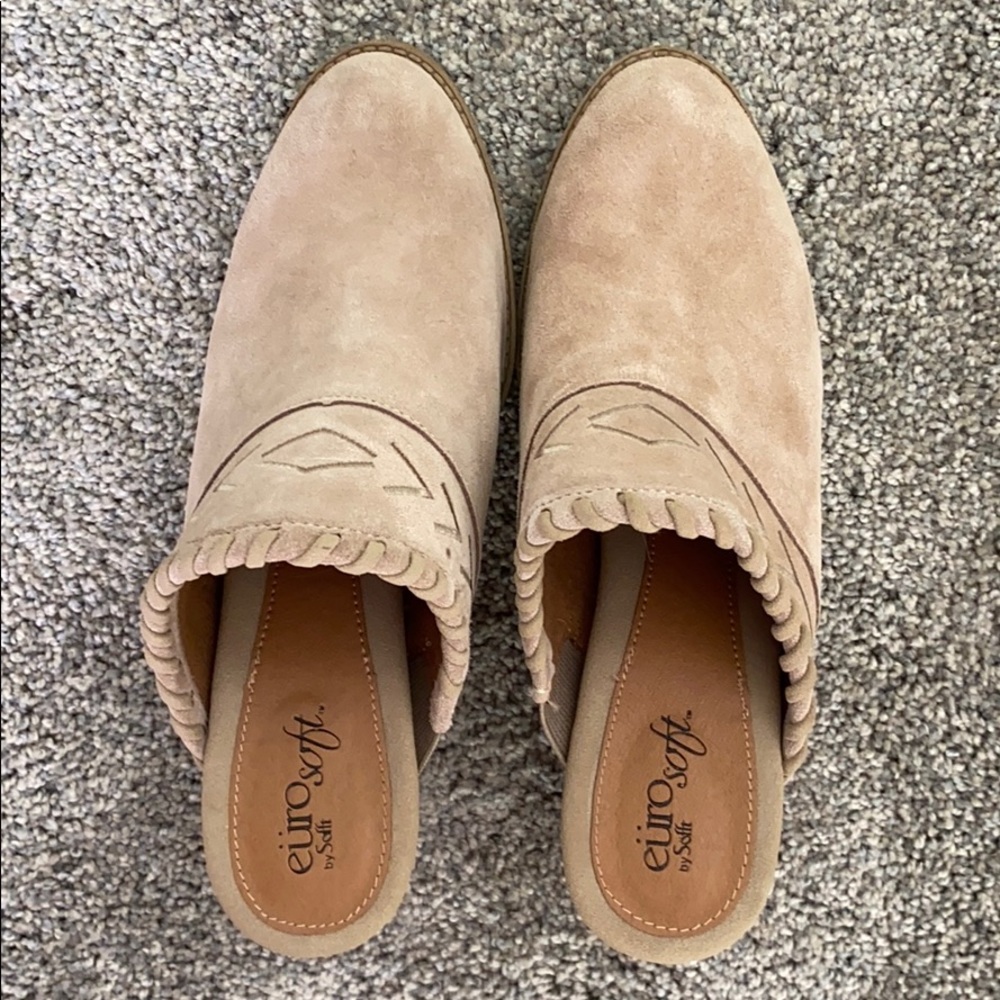 Tan heeled boots